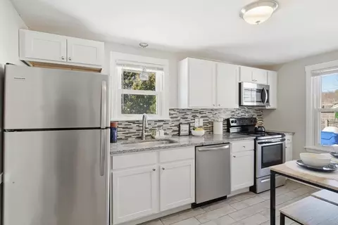 118 Pilgrim Rd, Springfield, MA 01118 photo 6