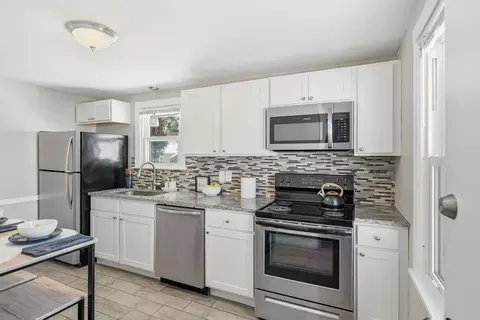 118 Pilgrim Rd, Springfield, MA 01118 photo 3