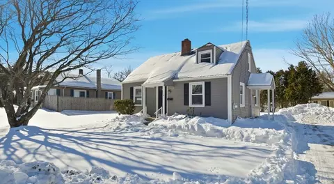 118 Pilgrim Rd, Springfield, MA 01118