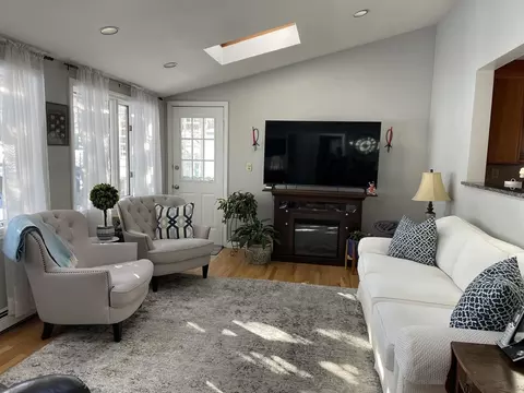 Living - 255 River St, Braintree, MA 02184 photo 2 of 2