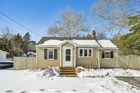 12 Curtis Ave, Kingston, MA 02364