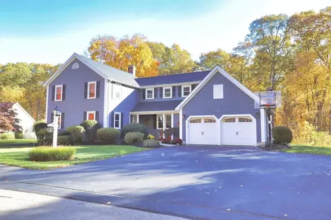 17 Fairway Ln, Medway, MA 02053