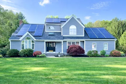 79 Country Club Dr, Whitinsville, MA 01588