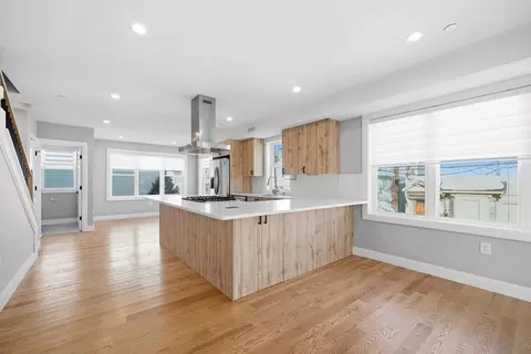 86 Blossom St #1, Chelsea, MA 02150