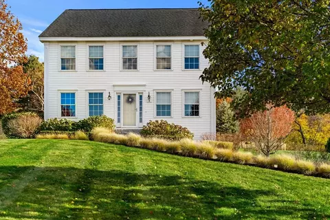 4 Fairway Dr, Groveland, MA 01834