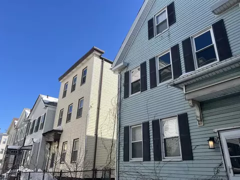 10 Glover Ct, Boston, MA 02127