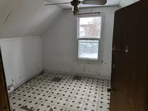 196 Massasoit St, Springfield, MA 01107 photo 8