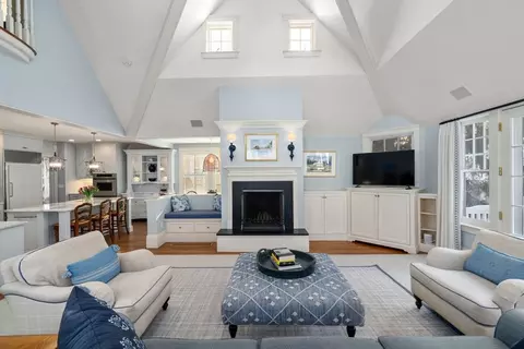 29 Abbott Rd, Wellesley, MA 02481 photo 3