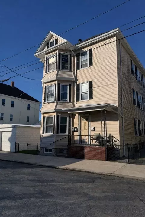 9 Stapleton St, New Bedford, MA 02744