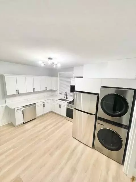33 Oak St, Boston, MA 02136