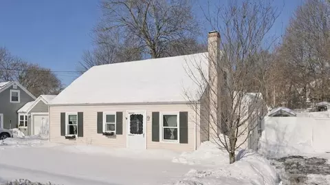 21 Forest St, Peabody, MA 01960