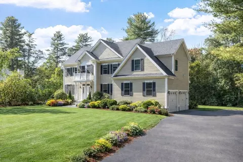44 Glen St, Dover, MA 02030