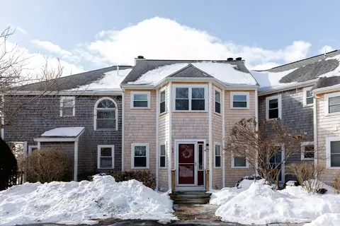 4 Harbor Hill Dr #4, Bourne, MA 02532
