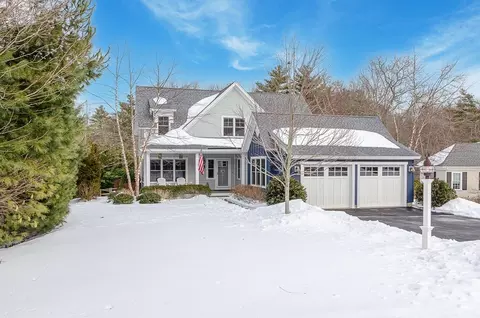 54 Prince Snow Cir, Mattapoisett, MA 02739