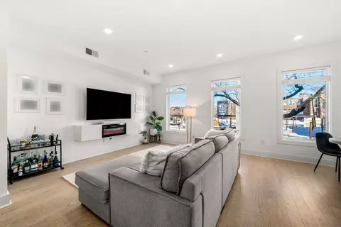 231 Maverick St #3, Boston, MA 02128
