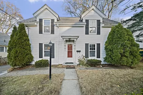 17 Wright St, Woburn, MA 01801