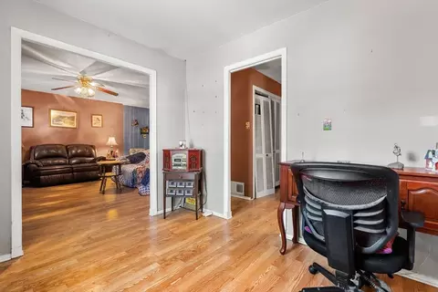Entry Way - 194 River Rd, Lowell, MA 01852 photo 3 of 5