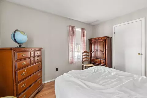 Bedroom - 194 River Rd, Lowell, MA 01852 photo 3 of 6