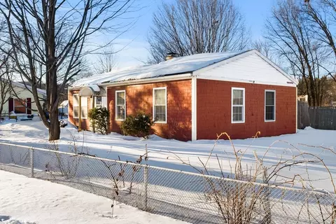 Exterior - 194 River Rd, Lowell, MA 01852 photo 3 of 8