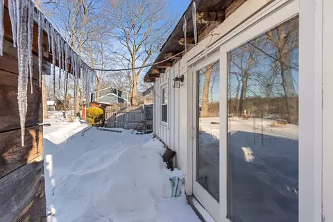 Exterior - 194 River Rd, Lowell, MA 01852 photo 8 of 8