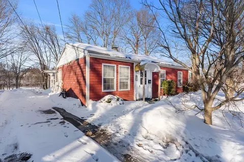 Exterior - 194 River Rd, Lowell, MA 01852 photo 2 of 8