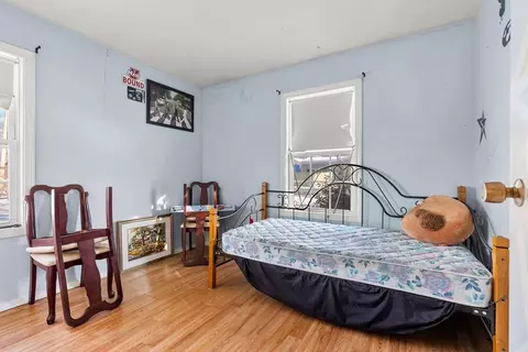 Bedroom - 194 River Rd, Lowell, MA 01852 photo 4 of 6