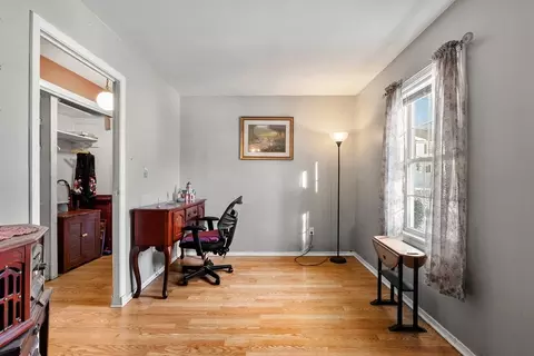 Entry Way - 194 River Rd, Lowell, MA 01852 photo 2 of 5