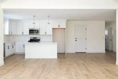 4 Hayley Cir #0, Rochester, MA 02770