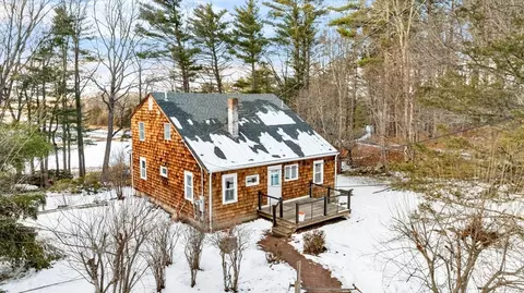 24 Lufkin St, Essex, MA 01929