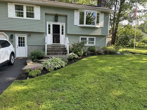 29 Sandra Rd, Easthampton, MA 01027 photo 2
