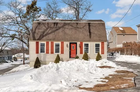 4 Colburn St, Burlington, MA 01803