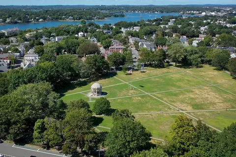 1 Boardman St #6, Salem, MA 01970
