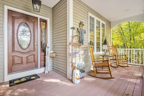 9 Marissa Cir, Worcester, MA 01603 photo 2