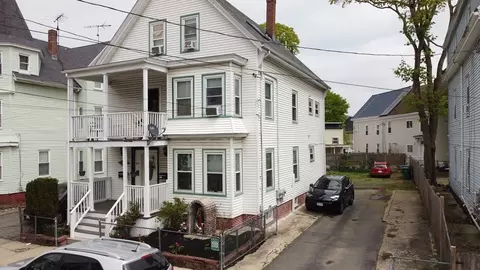 99 New Park St, Lynn, MA 01905