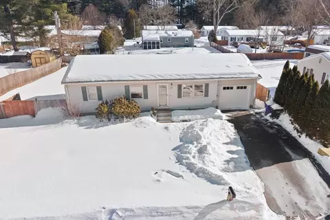 39 Thyme Ln, Springfield, MA 01129