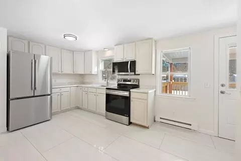 Kitchen - 39 Thyme Ln, Springfield, MA 01129 photo 1 of 2
