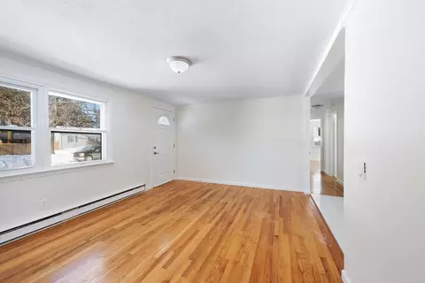 Living - 39 Thyme Ln, Springfield, MA 01129 photo 3 of 3