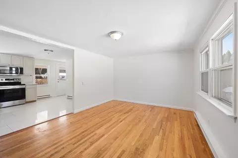 Living - 39 Thyme Ln, Springfield, MA 01129 photo 1 of 3