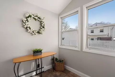 Entry Way - 6 Nathaniel St, Worcester, MA 01604 photo 3 of 4