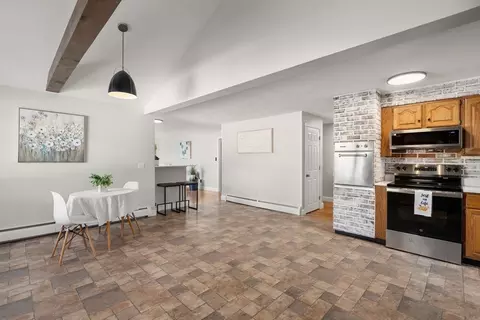 Entry Way - 6 Nathaniel St, Worcester, MA 01604 photo 1 of 4