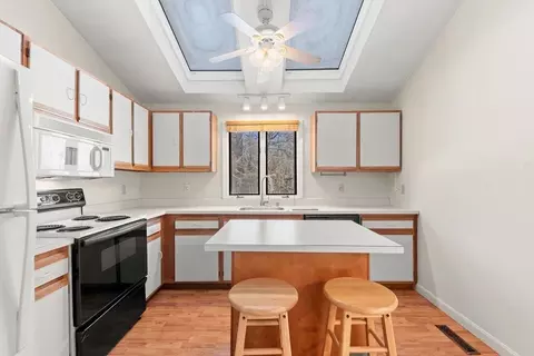 Kitchen - 5 Robin Cir #5, Norton, MA 02766 photo 2 of 3