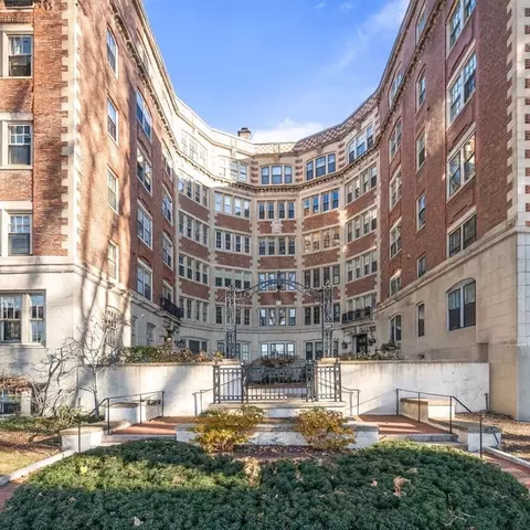 985 Memorial Dr #303, Cambridge, MA 02138
