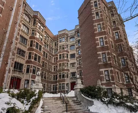 992 Memorial Dr #106, Cambridge, MA 02138