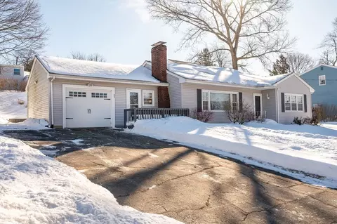 23 Cleghorn Ln, Tewksbury, MA 01876