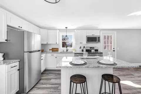 24 Francis St, Westfield, MA 01085