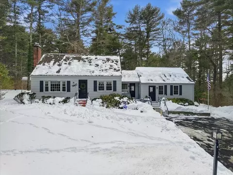 7 Spring St, Pembroke, MA 02359
