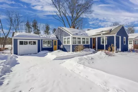 81 Edgewater Dr, Framingham, MA 01702