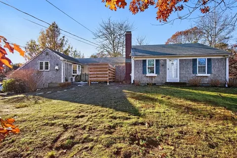 933-935 W Yarmouth Rd, Yarmouth, MA 02675