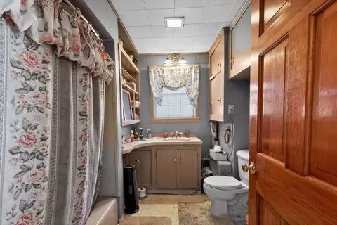 Bath - 227 E Main St, Middleboro, MA 02346 photo 1 of 2