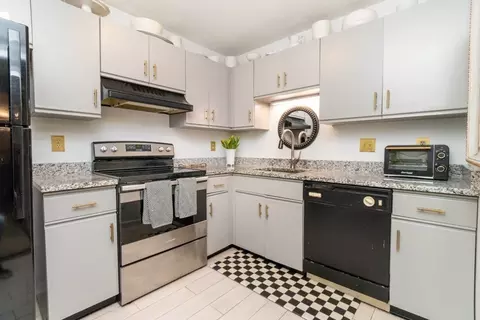 50 Watertown St #110, Watertown, MA 02472